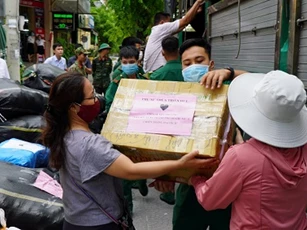 Gửi chút Tình Huế - Chia sẻ khó khăn, hướng về thành phố mang tên Bác