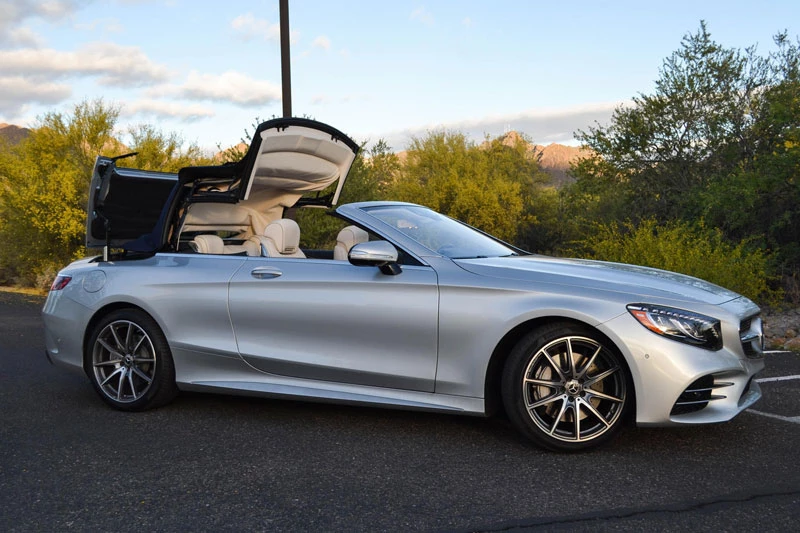 2. Mercedes-Benz S-Class Cabriolet 2021 (giá khởi điểm: 110.850 USD).