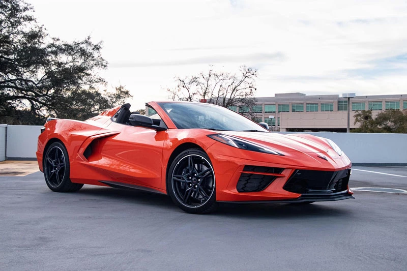 3. Chevrolet Corvette Convertible 2021 (giá khởi điểm: 60.995 USD).