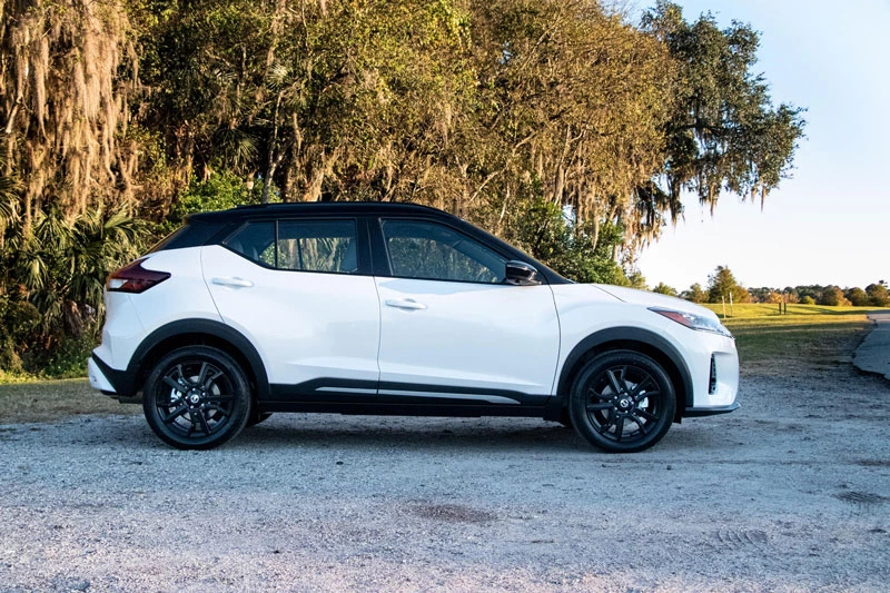 5. Nissan Kicks 2021 (giá khởi điểm: 19.500 USD).