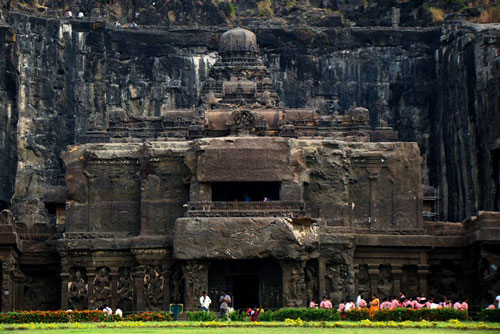 Ngôi đền cổ xưa ở Ấn Độ được tạc hoàn toàn từ một khối đá khổng lồ