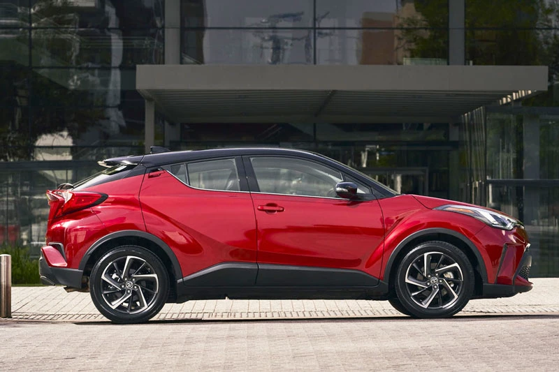 7. Toyota C-HR 2021 (giá khởi điểm: 21.545 USD).