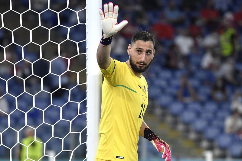 =7. Gianluigi Donnarumma (Italia, CLB: PSG, giá trị hiện tại: 65 triệu euro, mức tăng: 5 triệu euro).