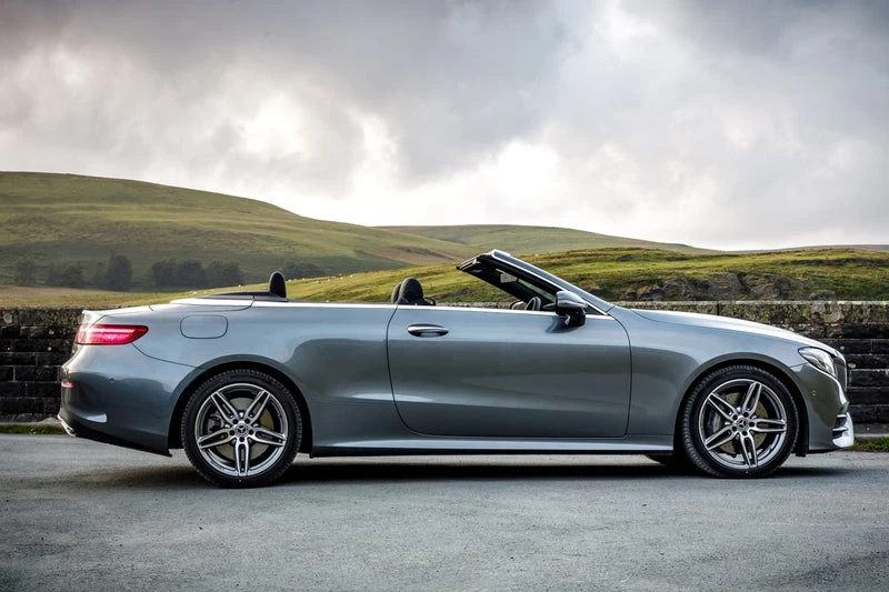 9. Mercedes-Benz E-Class Cabriolet 2021 (giá khởi điểm: 55.300 USD).