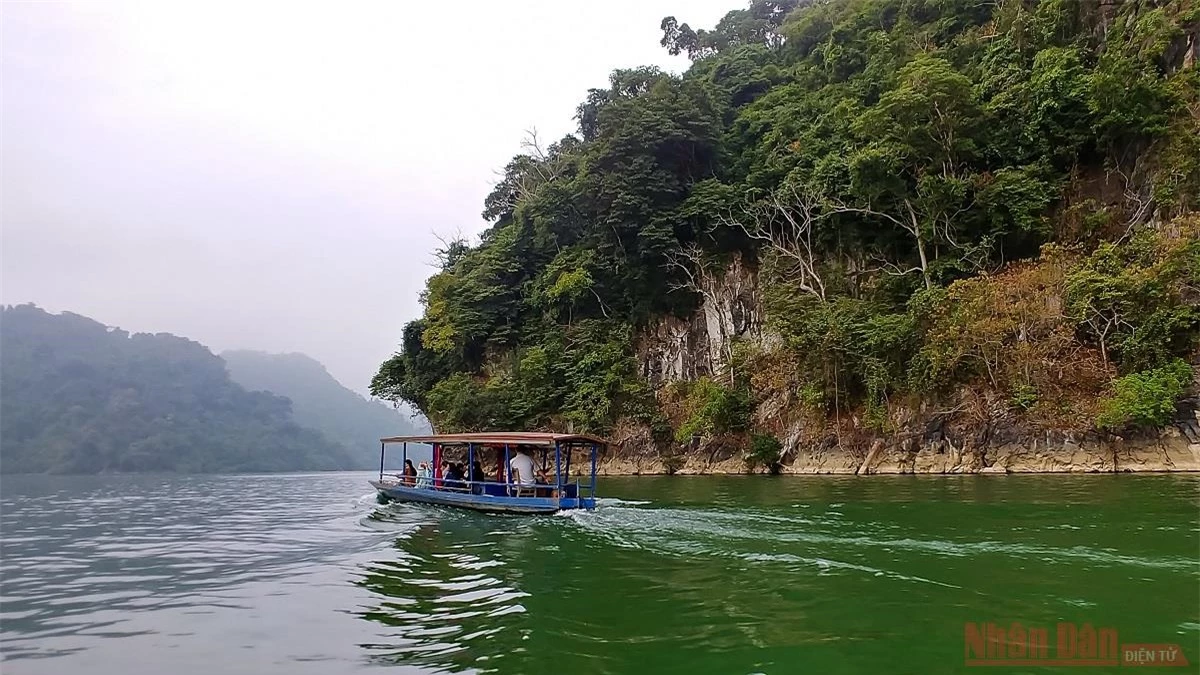 Hồ Ba Bể - viên ngọc bích miền thượng du -0