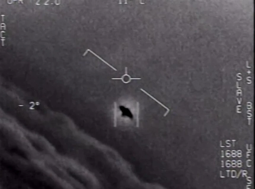 Báo cáo về UFO của tình báo Mỹ đặt ra thêm nhiều câu hỏi. Ảnh: AP.