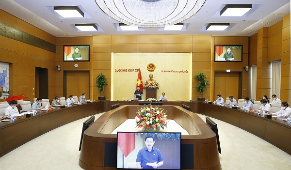 Dùng máy xét nghiệm COVID-19 qua hơi thở phục vụ Kỳ họp thứ nhất của Quốc hội