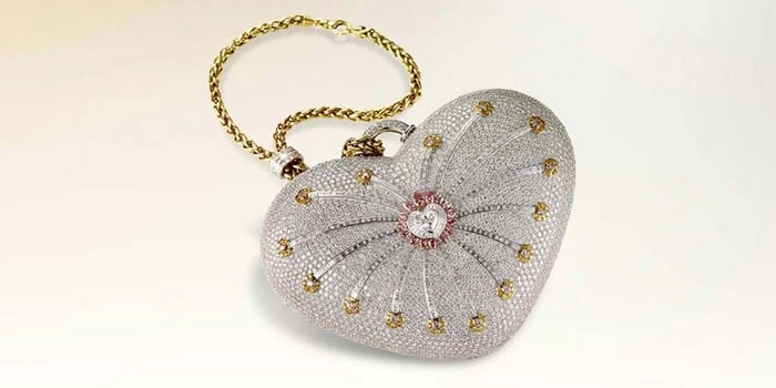 1. Túi kim cương “nghỉn lẻ 1 đêm” Mouawad: Trị giá 3,8 triệu USD – Tương đương 87 tỷ đồng.