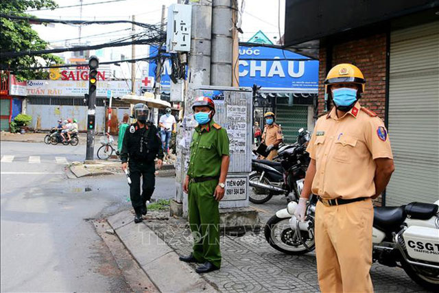 Nhiều cán bộ công an, người dân phải đi cách ly sau khi bắt tử tù mắc COVID-19