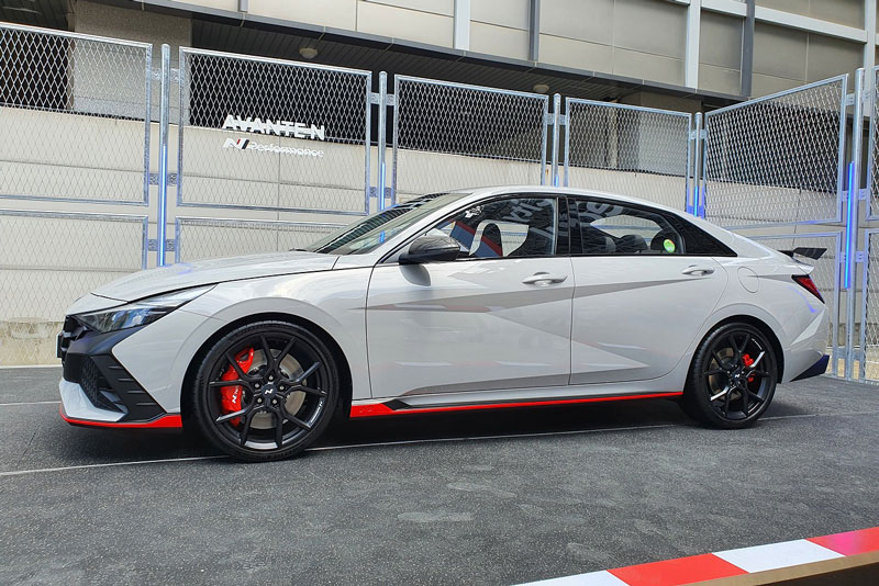 Cận cảnh Hyundai Elantra N 2022 vừa trình làng 