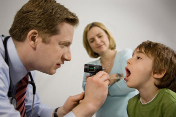 Trẻ em cũng bị ung thư vòm họng, những dấu hiệu không được bỏ qua