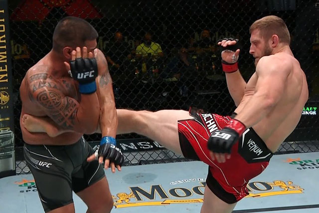 Chiêm ngưỡng cú ‘vô ảnh cước’ cực mạnh khiến võ sĩ UFC đổ gục