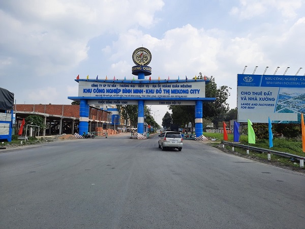 Viết tiếp về tỉnh Vĩnh Long: Doanh nghiệp nào liên quan xe "hạng nặng" liên tục xả thải vung ra môi trường?