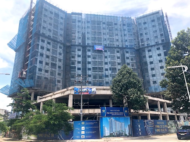 Chưa xây dựng được cơ chế, tiêu chí lựa chọn chủ đầu tư dự án xây dựng nhà ở xã hội cũng là một trong những nguyên nhân dẫn đến thiếu nguồn cung nhà ở xã hội hiện nay. (Ảnh: Một dự án nhà ở xã hội tại TP Thủ Đức). Chưa xây dựng được cơ chế, tiêu chí lựa chọn chủ đầu tư dự án xây dựng nhà ở xã hội cũng là một trong những nguyên nhân dẫn đến thiếu nguồn cung nhà ở xã hội hiện nay. (Ảnh: Một dự án nhà ở xã hội tại TP Thủ Đức).