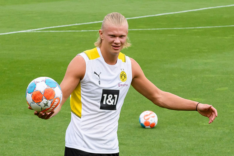 Top 10 cầu thủ đắt nhất thế giới: Haaland đứng thứ 2, Bruno Fernandes bét bảng