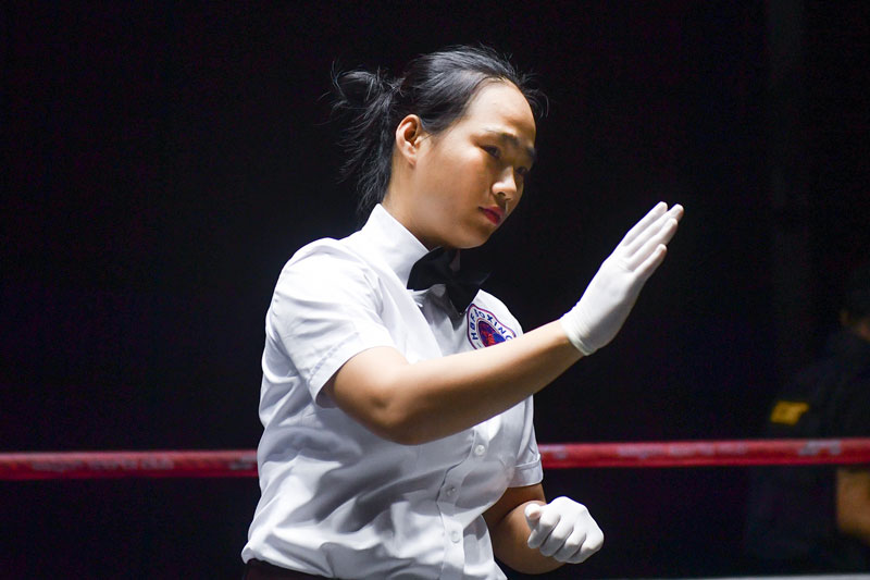 "Bóng hồng" đầu tiên trong làng trọng tài boxing của Việt Nam