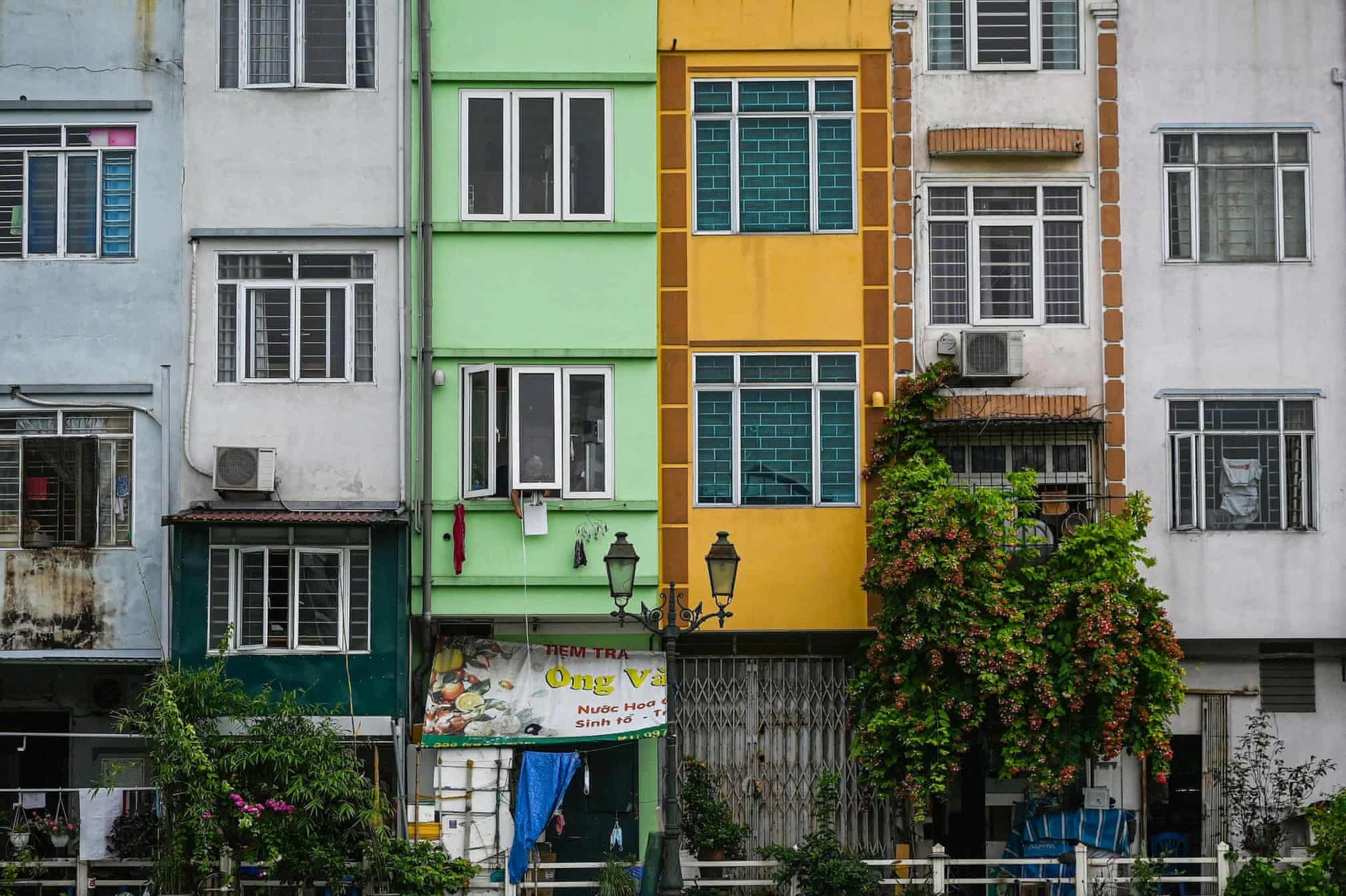 Những căn nhà đủ màu sắc, kích thước đem đến những điểm nhấn thú vị về hình ảnh Hà Nội trong mắt du khách.