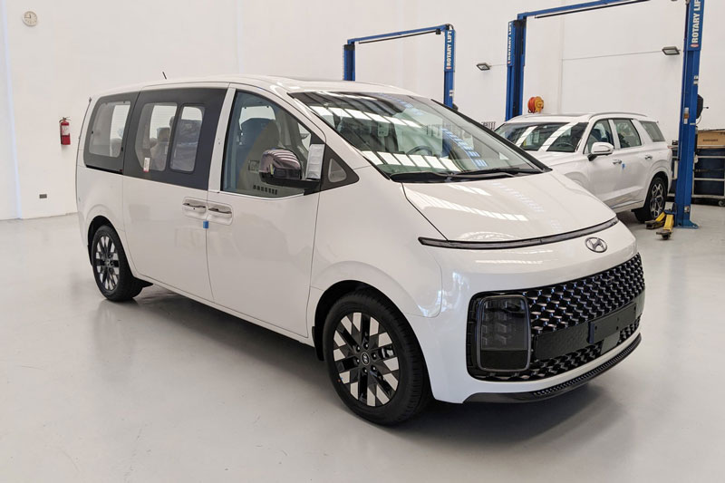 Ngắm Hyundai Staria 2021 giá từ 53.000 USD, cạnh tranh với Kia Sedona
