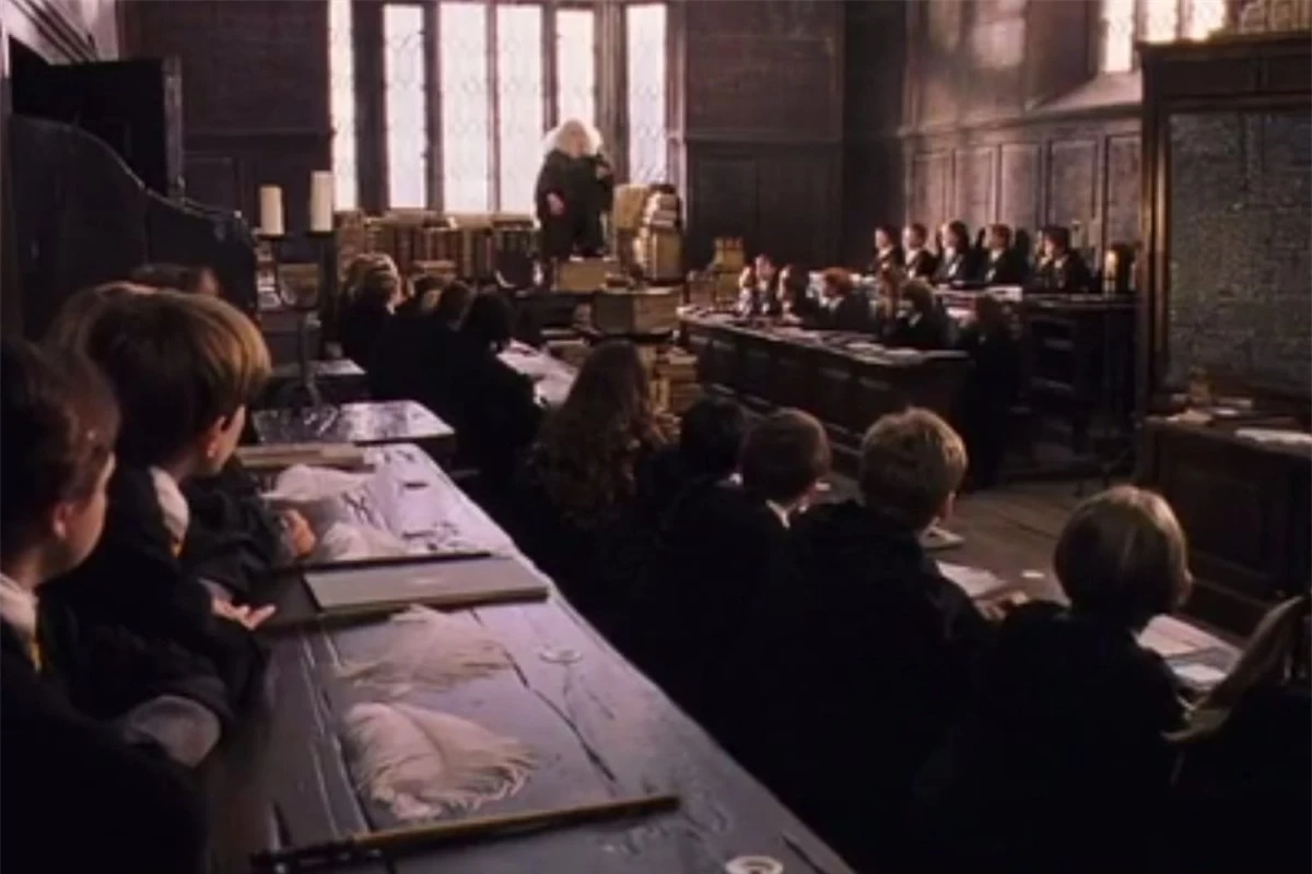 Trường Harrow, London là nơi thực hiện các cảnh quay trong lớp học Bùa chú của Giáo sư Flitwick, nơi Hermione (do Emma Watson đóng) học cách điều khiển chiếc lông vũ với câu thần chú "Wingardium Leviosa" trong "Harry Potter và Hòn đá phù thủy".