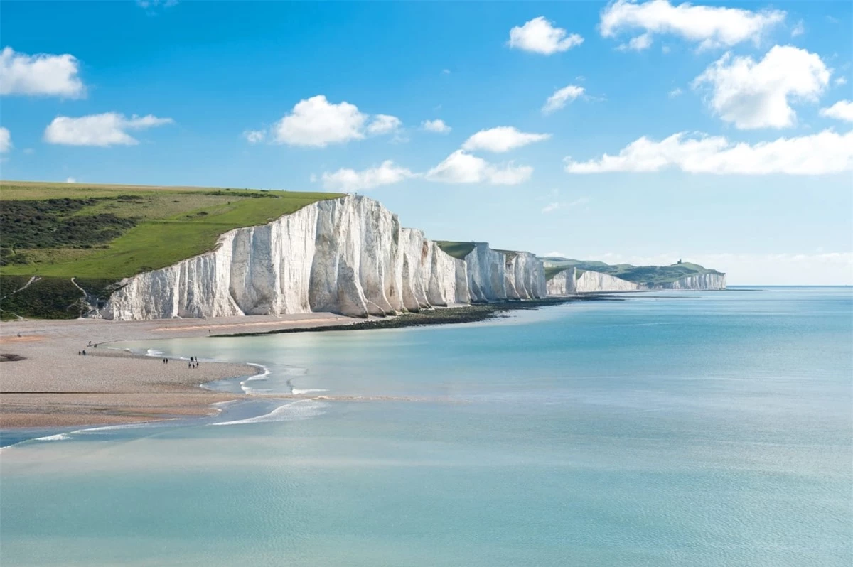 Khu vực Seven Sisters Country Park (East Sussex, Anh) là một thắng cảnh nổi tiếng, cũng là nơi khiến bạn nhớ lại cảnh quay trong phim "Harry Potter và Chiếc cốc lửa". Đây là nơi Harry Potter và gia đình Weasley đã tới xem trận đấu trong Quidditch World Cup.