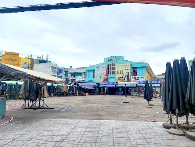 Chợ Sơn Kỳ (quận Tân Phú) đóng vửa để phòng chống dịch COVID-19.