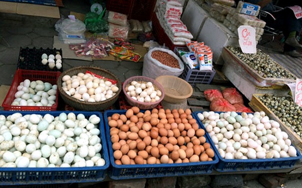 Hà Nội: Chợ truyền thống sức mua tăng 50%, giá thực phẩm tăng nhẹ sáng ngày 19/7