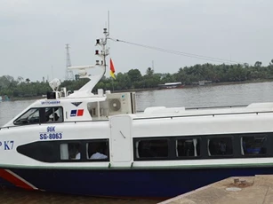 2 chuyến hàng đầu tiên xuất phát theo "luồng xanh" đường thủy từ Tiền Giang đi TP Hồ Chí Minh
