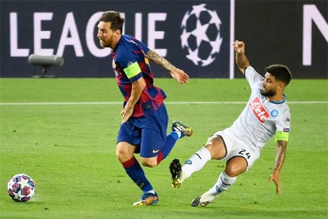 Insigne (phải) có thể là đồng đội của Messi tại Barca từ mùa Hè 2022