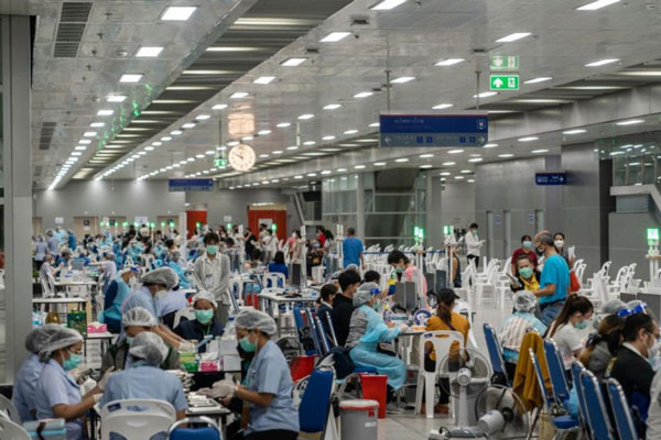 Số ca COVID-19 lập đỉnh, các nước Đông Nam Á tính siết lệnh phong tỏa và hạn chế