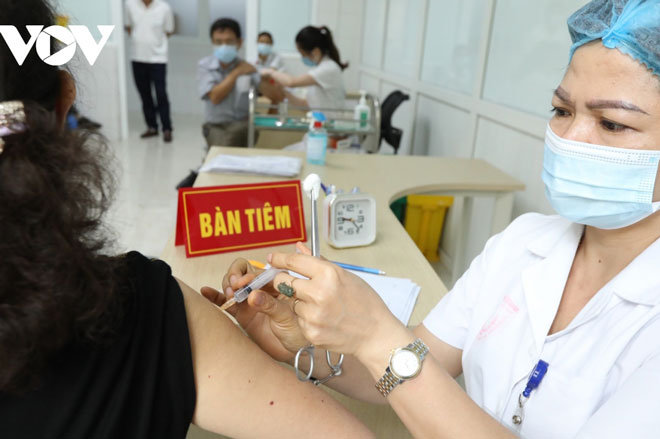 12.000 tình nguyện viên được tiêm mũi 2 vaccine Nano Covax trong tháng 8