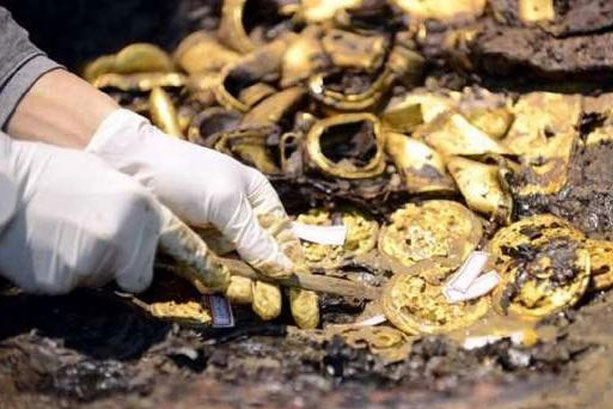 Cạy quan tài của vị hoàng đế tại vị 27 ngày rồi qua đời, chuyên gia khảo cổ sửng sốt trước những thứ bên trong