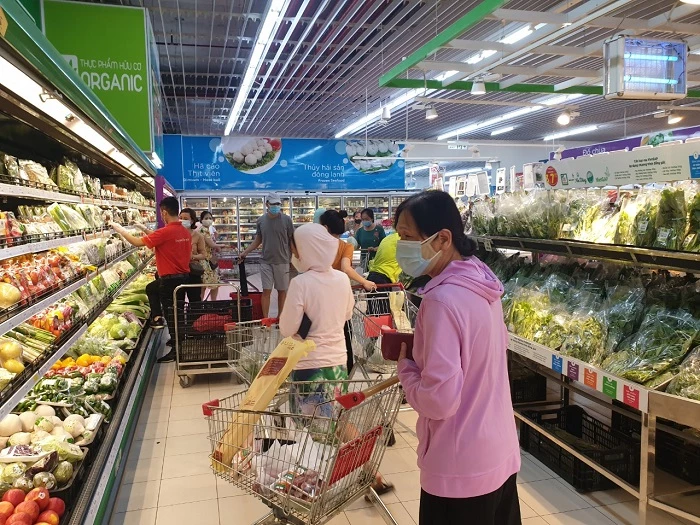 Tại siêu thị BigC Lê Trọng Tấn, hàng hóa dồi dào, phong phú, giá cả ổn định. 