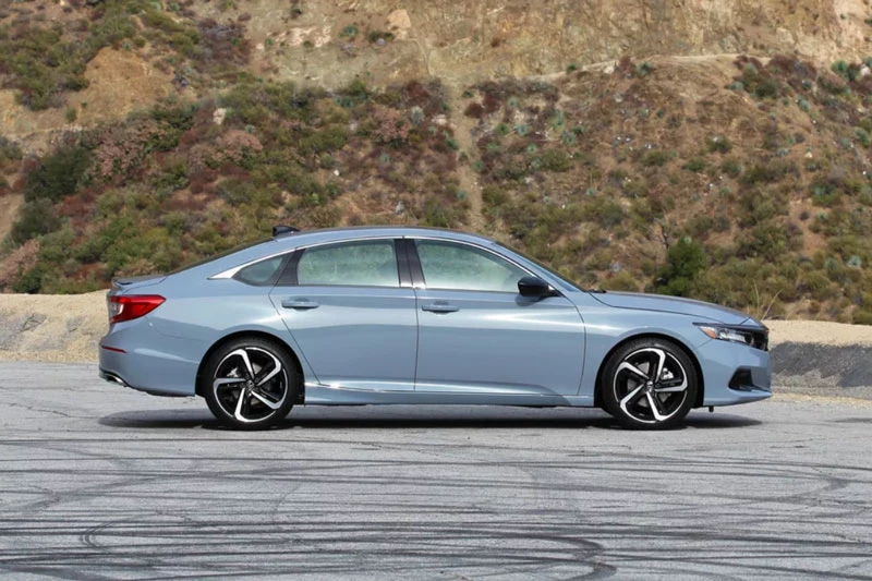 8. Honda Accord 2021.