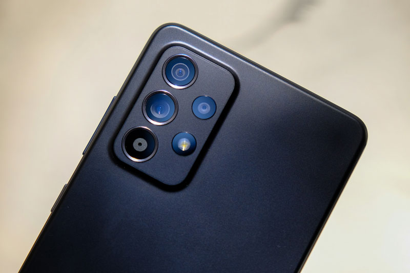 Samsung Galaxy A52 5G giảm giá mạnh tại Việt Nam, cạnh tranh với Xiaomi Mi 11 Lite 5G