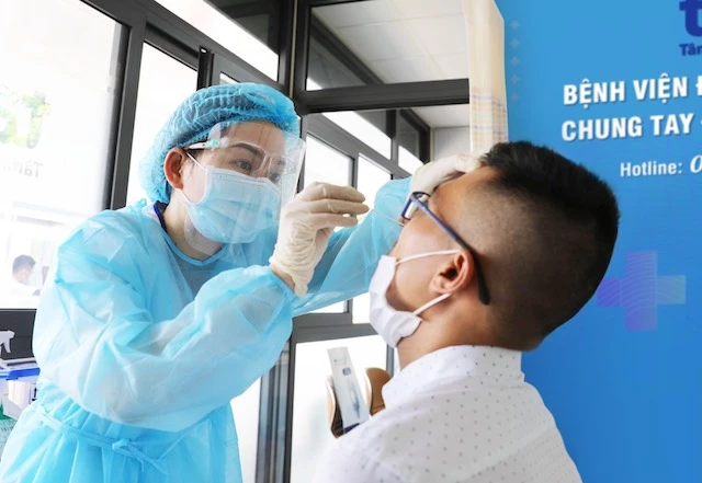 Nhiều người dân bức xúc khi giá xét nghiệm SARS-CoV-2 tại các cơ sở y tế không đồng nhất. Nhiều người dân bức xúc khi giá xét nghiệm SARS-CoV-2 tại các cơ sở y tế không đồng nhất.