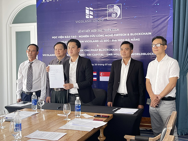 Ký kết trực tuyến giữa Học viện DFAR (hợp tác giữa Đại học Đà Nẵng với Tập đoàn Vicoland) với 4 đơn vị quốc tế nhằm triển khai triển khai hoạt động Trung tâm giải pháp Blockchain Châu Á