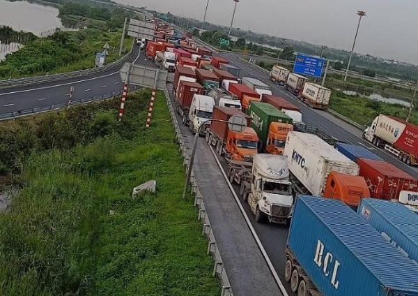 Ùn tắc 3 ngày ở cửa ngõ Hải Phòng: Đề nghị cấp ngay mã QR nhận diện xe chở hàng 