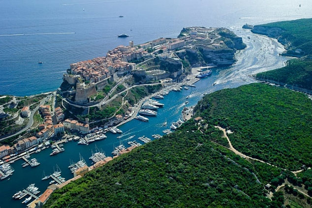 Thị trấn bí mật được giữ kín tốt nhất của Pháp