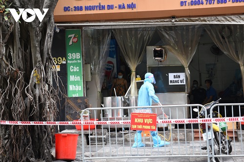 Hà Nội phong toả tạm thời, truy vết nhiều điểm liên quan đến các ca mắc COVID-19