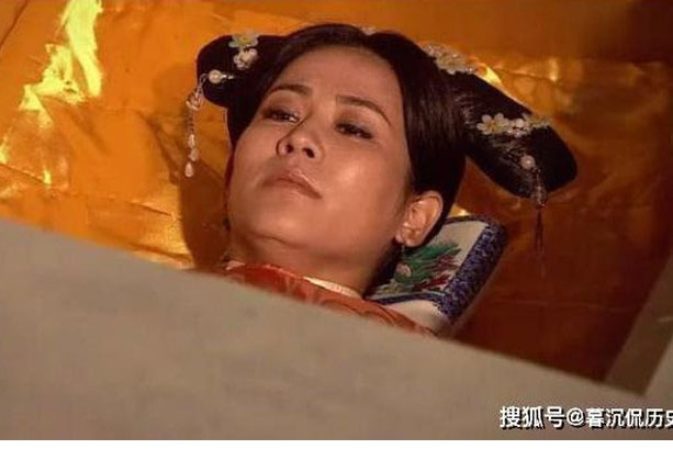 Phong tục tuẫn táng bất công đẩy con người đến cái chết không trọn vẹn: Bí mật những đôi chân "hở" trong mộ cổ