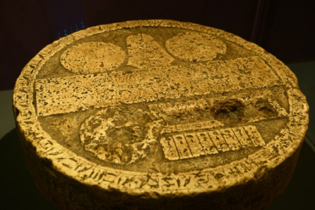 Bàn thờ đá thời Ai Cập cổ đại: Tương truyền chỉ cần đổ nước lên 'sinh khí' sẽ tràn đầy - Người giàu tranh nhau mua