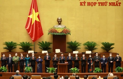Ủy ban Thường vụ Quốc hội khóa XV ra mắt Quốc hội.