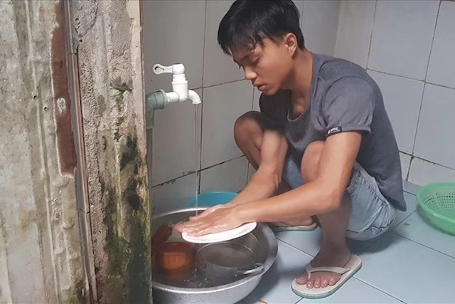 Thiếu nước sinh hoạt khiến nhiều người dân trên địa bàn Phú Yên gặp khó khăn.