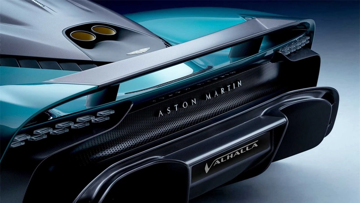 Với những nâng cấp khí động học bên ngoài, Aston Martin cho biết Valhalla hướng đến khả năng hoàn thành một vòng chạy tại Nurburgring dưới 6 phút 30 giây và tạo ra 600 kg lực ép ở tốc độ 250 km/h.