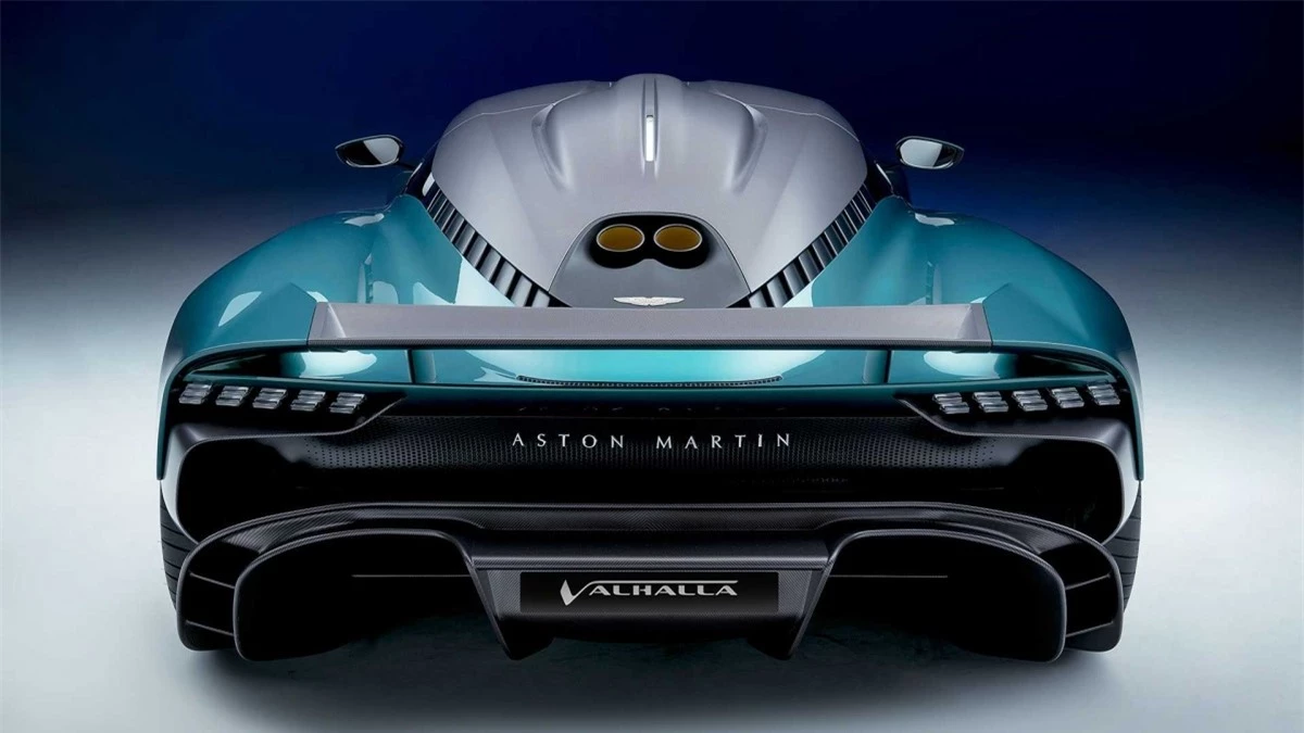 Hộp số ly hợp kép 8 cấp của Valhalla được Aston Martin thiết kế đặc biệt để sử dụng kèm hệ dẫn động lai điện này. Nó đi cùng bộ vi-sai chống trượt điện tử nhằm giúp tăng cường độ nhanh nhạy.
