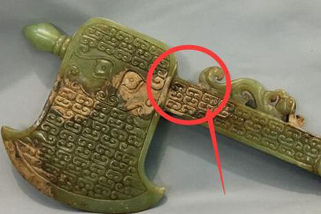 Người đàn ông đào được món đồ có hình dáng và chất liệu kỳ lạ, vừa nhìn chuyên gia đã thốt lên: “Chú đụng trúng kho báu rồi!”