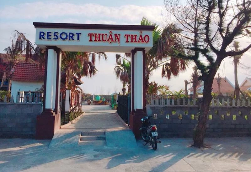 Dự án khu resort Thuận Thảo ở TP Tuy Hòa (Phú Yên) đã bị thu hồi đất do không thực hiện nghĩa vụ tài chính về đất đai đầy đủ, không triển khai một phần dự án.