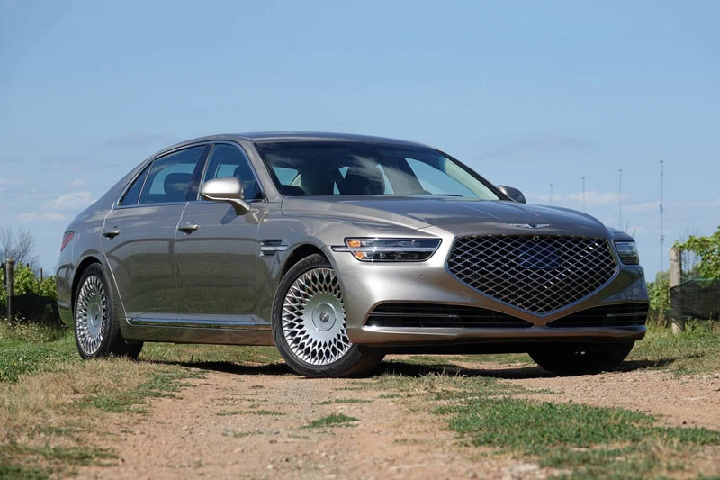 5. Genesis G90 2021 (giá khởi điểm: 72.950 USD).