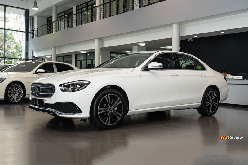 Đánh giá Mercedes-Benz E180: Thay đổi đến từ ngoại thất
