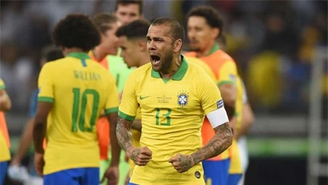 Ở tuổi 38, Alves vẫn còn nguyên khát vọng cống hiến cho U23 Brazil
